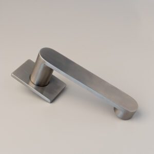 Disc return flat lever handle