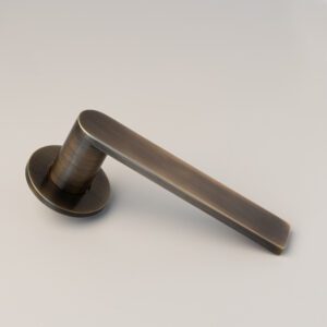 Flat lever on round rose