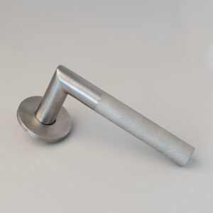 Mitred knurled lever handle