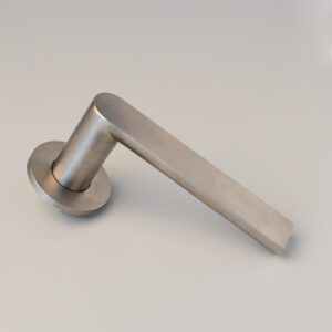 Flat lever handle on round rose